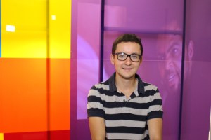 Pedro at ease in front of the camera.