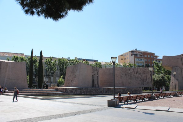 Monument commemorating Columbus' voyage in 1492.